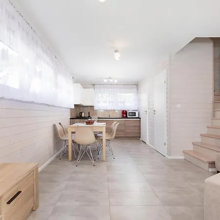 別荘 Kotwica-pobierowo Bukowa 1 ポビエロボ