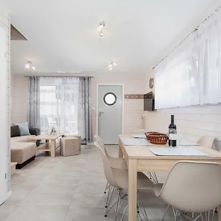 Kotwica-pobierowo Bukowa 1 *