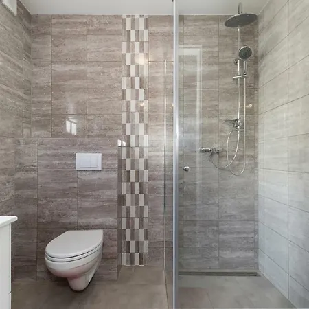 Kotwica-pobierowo Bukowa 1 ポビエロボ