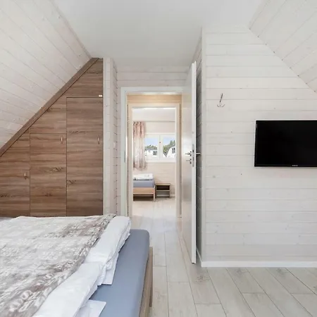 Kotwica-pobierowo Bukowa 1 ポビエロボ