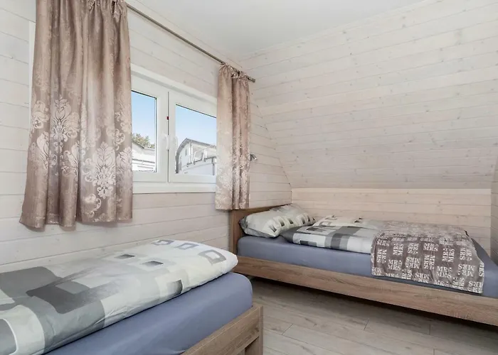 Kotwica-pobierowo Bukowa 1 波别罗沃