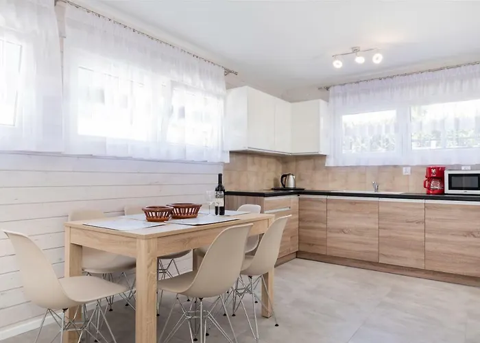 Kotwica-pobierowo Bukowa 1 *